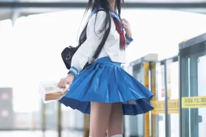 《地铁jk》｜桜桃喵 · 33张写真