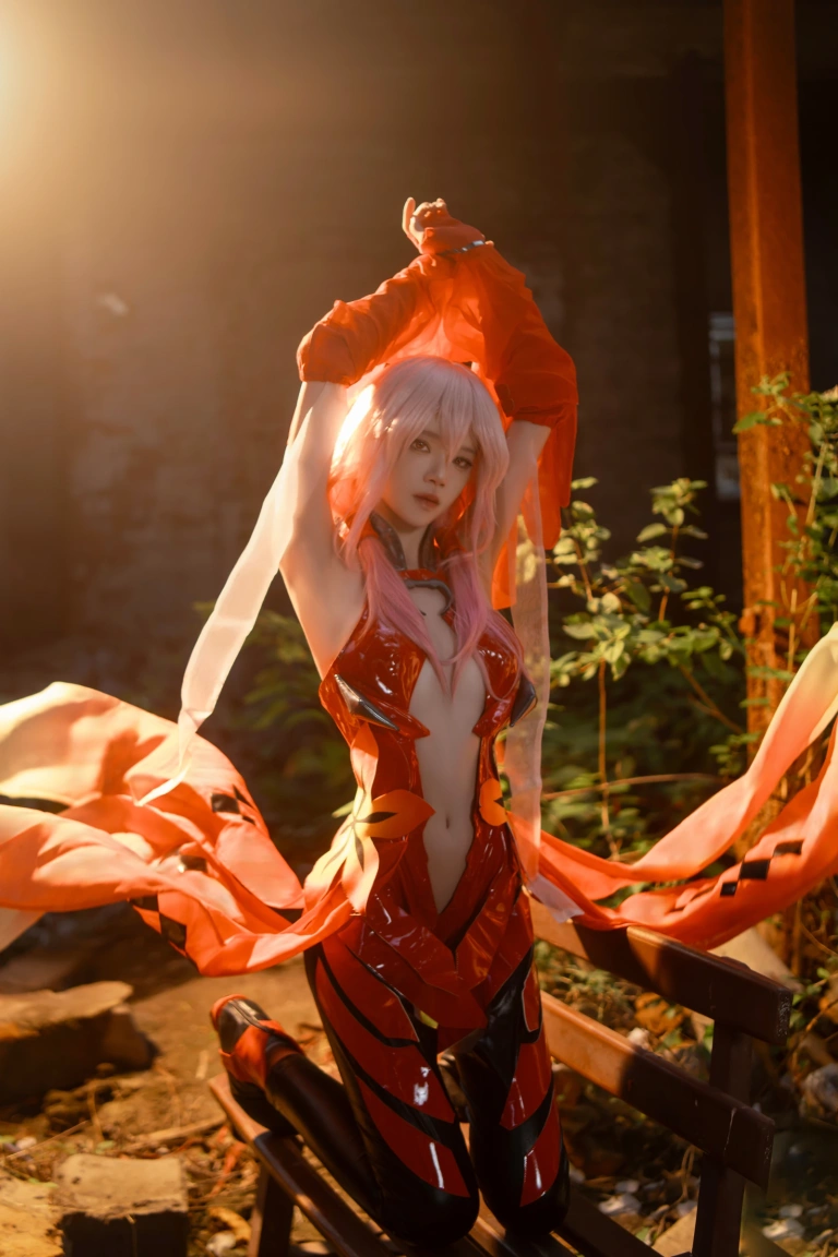 《罪恶王冠 楪祈》｜桜桃喵 · 48张写真、3 个视频