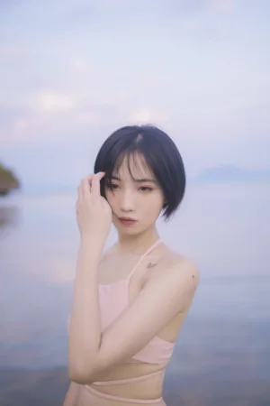 《粉色泳衣》｜念雪 · 30张写真