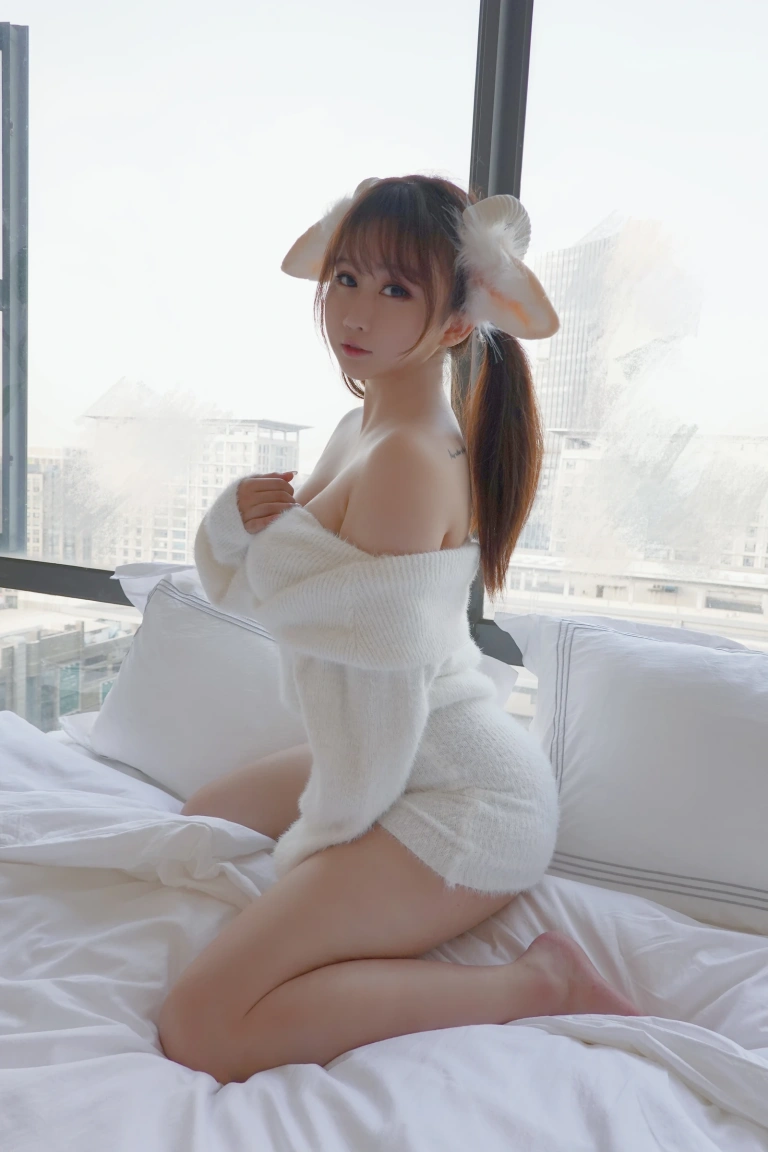 《羊咩咩》｜依酱 · 33张写真