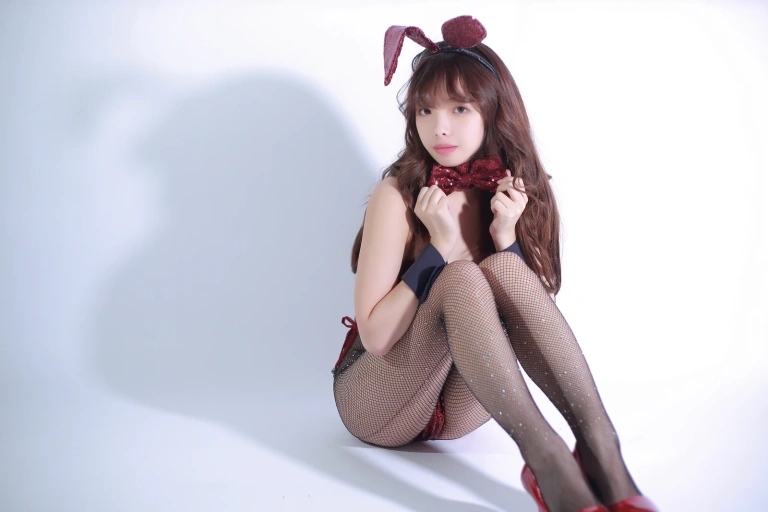 《元旦兔女郎》｜雯仔不讲道理 · 5张写真