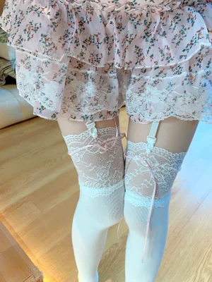 《碎花 自拍》｜桜桃喵 · 16张写真