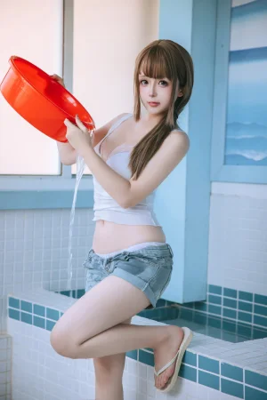 《男浴室保洁员》｜日奈娇(椎名莜) · 175张写真、5 个视频