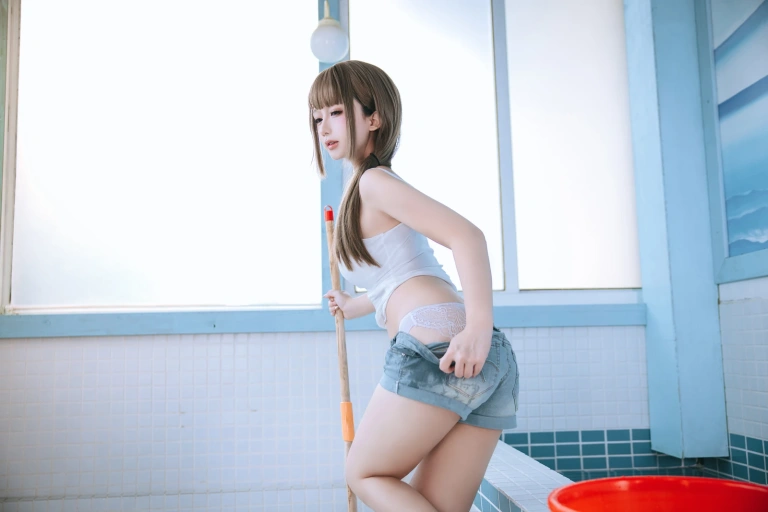 《男浴室保洁员》｜日奈娇(椎名莜) · 175张写真、5 个视频