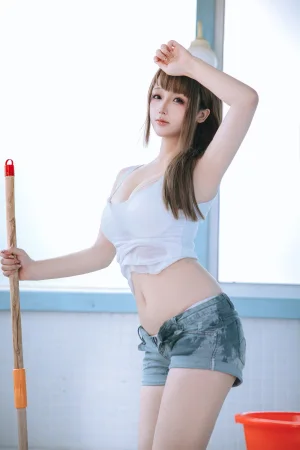 《男浴室保洁员》｜日奈娇(椎名莜) · 175张写真、5 个视频
