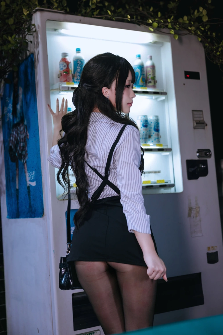 《下班的OL》｜日奈娇(椎名莜) · 188张写真、6 个视频