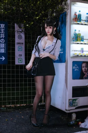 《下班的OL》｜日奈娇(椎名莜) · 188张写真、6 个视频