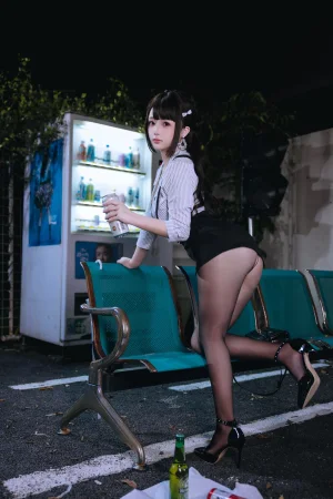 《下班的OL》｜日奈娇(椎名莜) · 188张写真、6 个视频