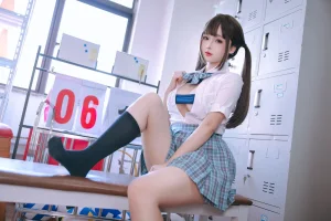 《更衣室 JK 女高》｜日奈娇(椎名莜) · 195张写真
