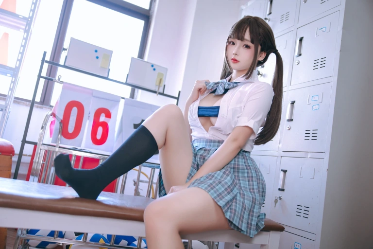 《更衣室 JK 女高》｜日奈娇(椎名莜) · 195张写真