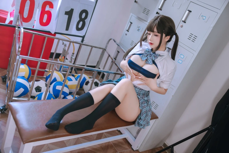 《更衣室 JK 女高》｜日奈娇(椎名莜) · 195张写真