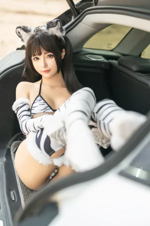 《车内白虎》｜蠢沫沫 · 14张写真