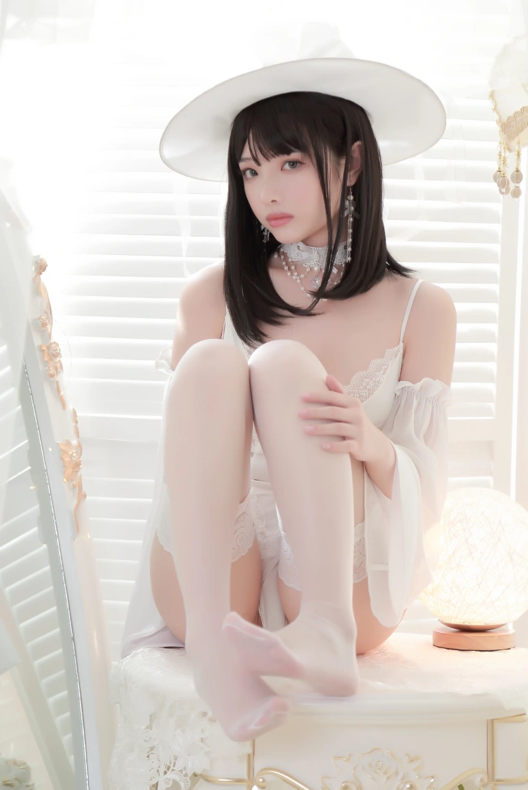 《白女巫》｜雯仔不讲道理 · 34张写真