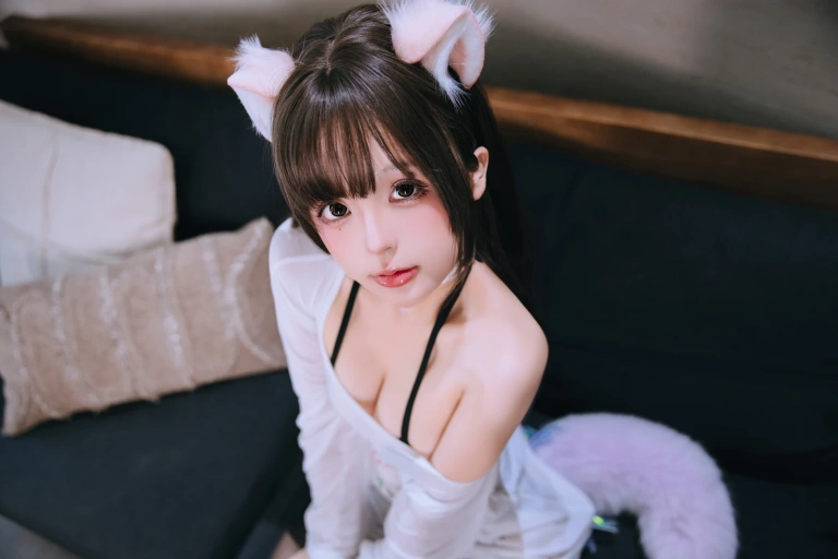 《家里的猫》｜日奈娇(椎名莜) · 180张写真、5 个视频