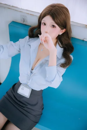 《电车上班族》｜日奈娇(椎名莜) · 242张写真、4 个视频