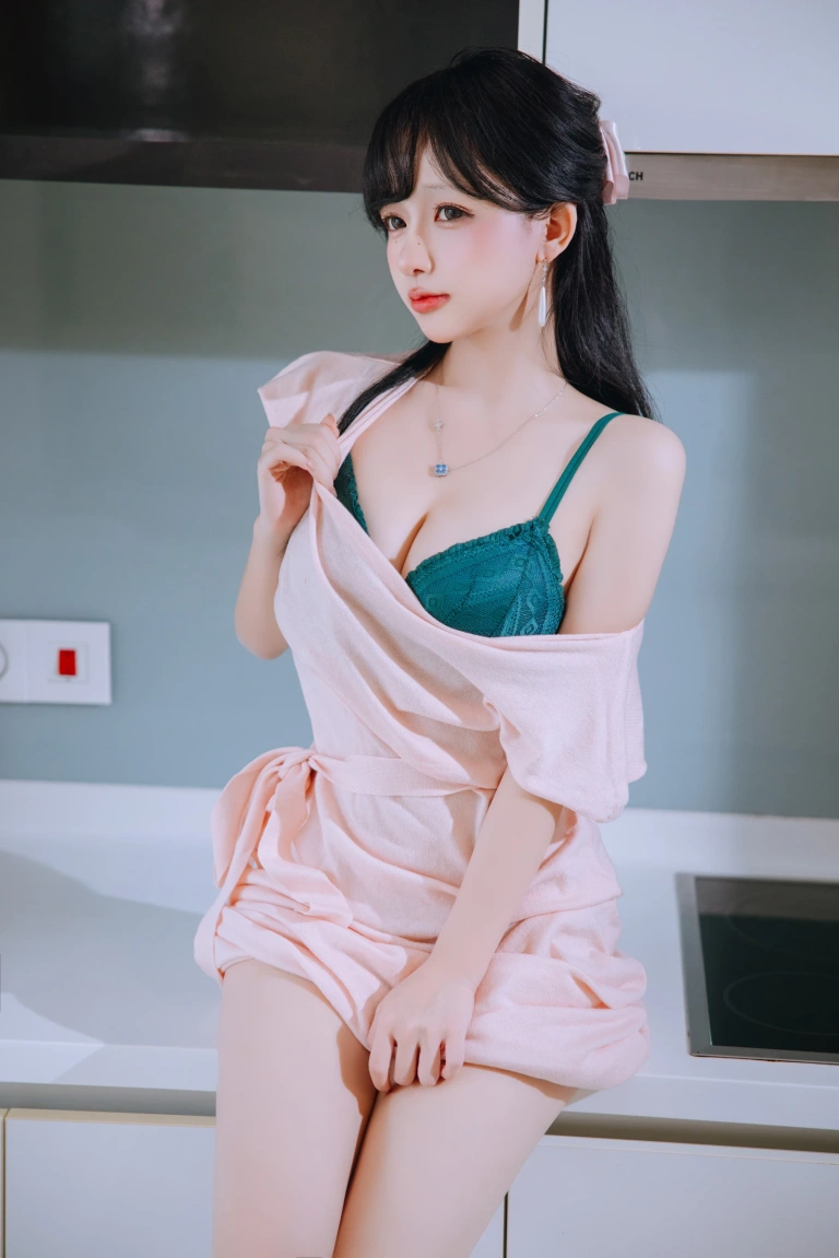 《太太》｜日奈娇(椎名莜) · 230张写真、5 个视频