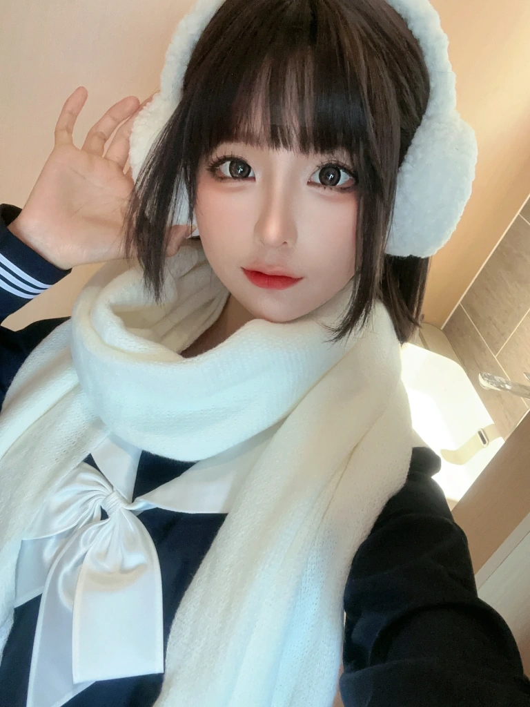 《朋友圈 自拍》｜蠢沫沫 · 66张写真