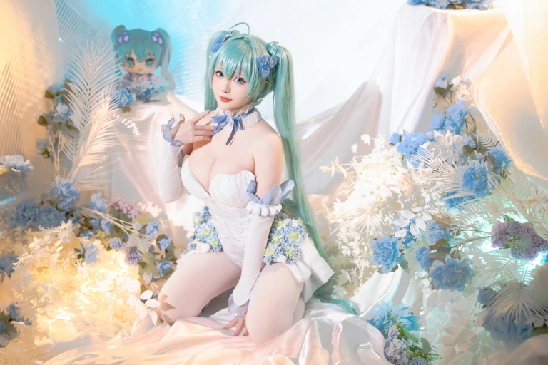 《2024年02月计划A 初音未来 粉蝶花精灵》｜星之迟迟 · 54张写真、1 个视频