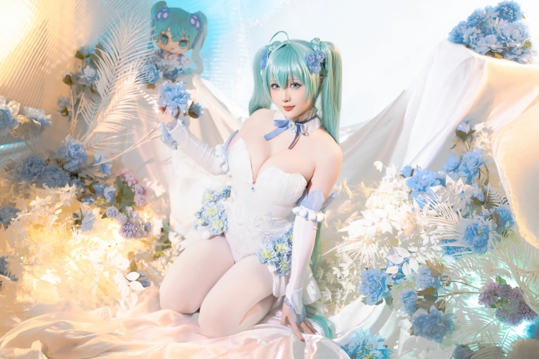 《2024年02月计划A 初音未来 粉蝶花精灵》｜星之迟迟 · 54张写真、1 个视频
