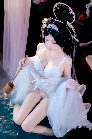 《白月光》｜日奈娇(椎名莜) · 216张写真、2 个视频