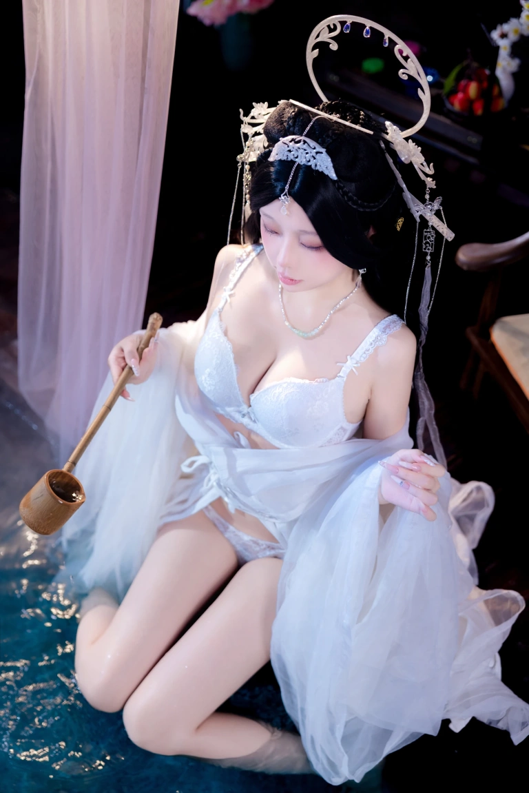 《白月光》｜日奈娇(椎名莜) · 216张写真、2 个视频
