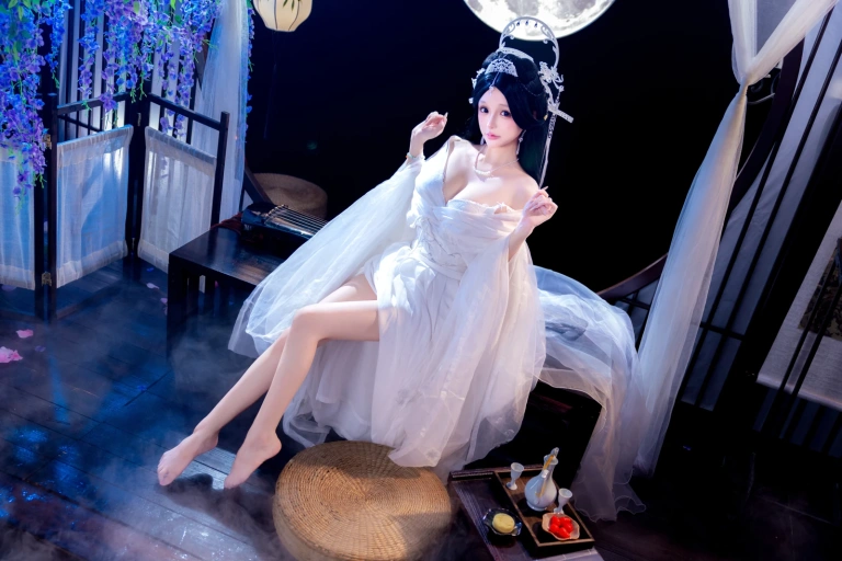 《白月光》｜日奈娇(椎名莜) · 216张写真、2 个视频