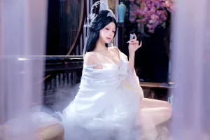 《白月光》｜日奈娇(椎名莜) · 216张写真、2 个视频