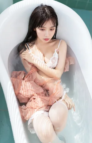 《浴缸》｜果咩酱 · 25张写真