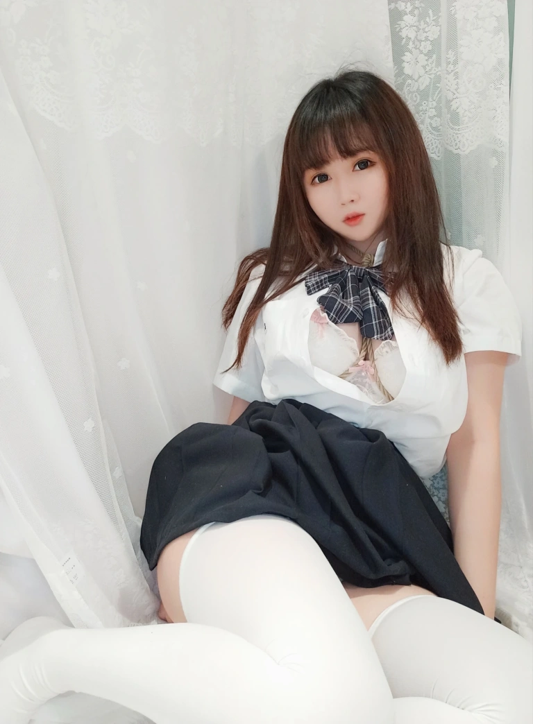 《裙底的秘密》｜依酱 · 63张写真
