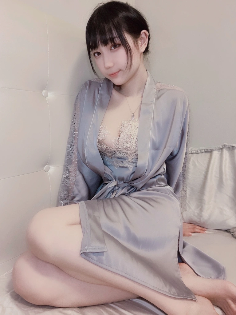 《今夕何夕睡袍》｜周叽是可爱兔兔 · 9张写真