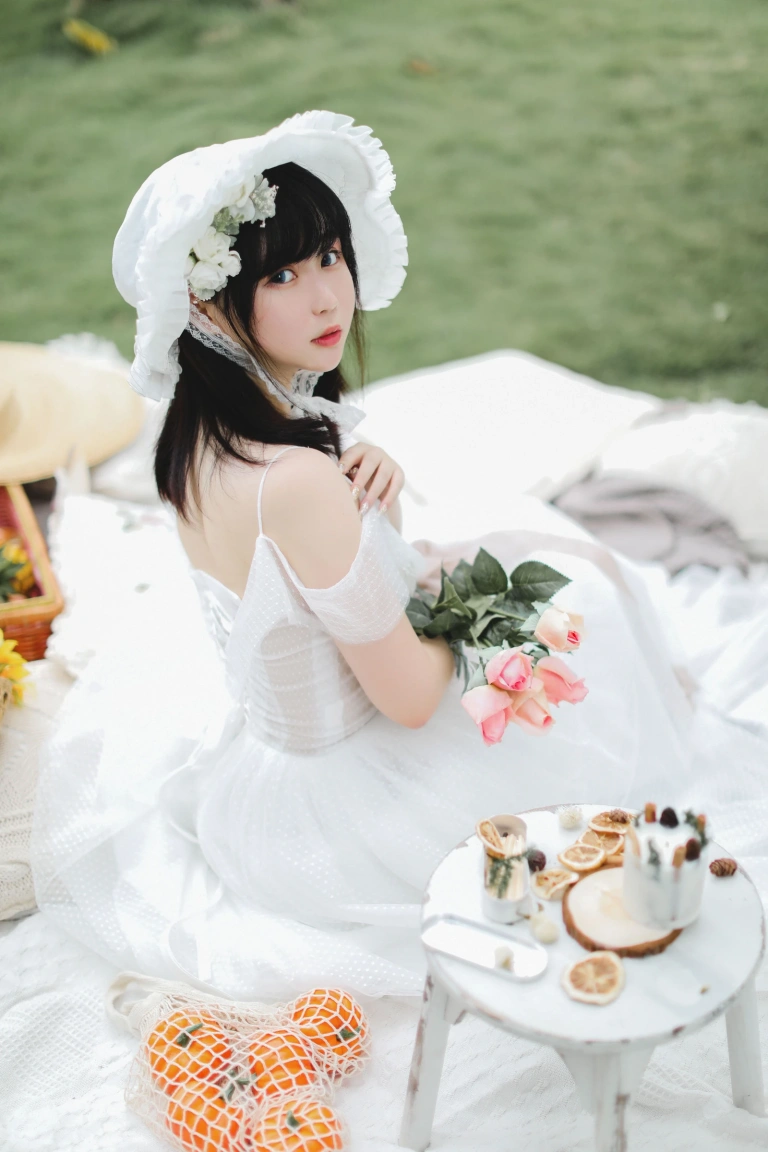 《私人拍摄图》｜依酱 · 30张写真