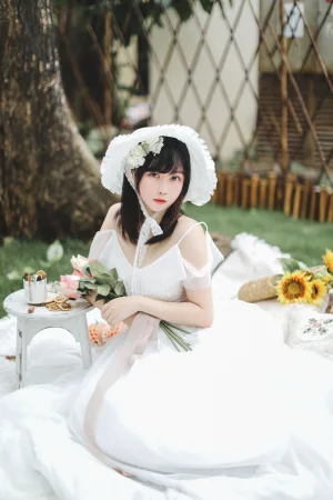《私人拍摄图》｜依酱 · 30张写真
