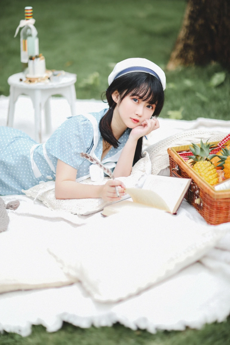 《私人拍摄图》｜依酱 · 30张写真