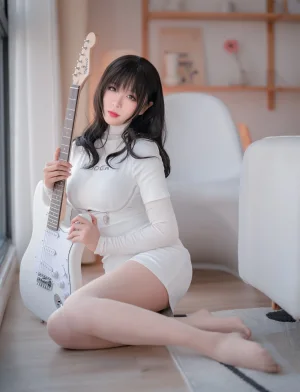 《NO.25 – 吉他妹妹肉丝套》｜轩萧学姐 · 61张写真