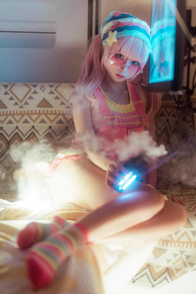 《二月T3订阅《烟》｜蠢沫沫 · 66张写真