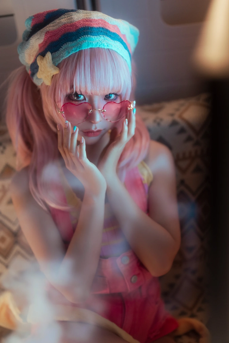 《二月T3订阅《烟》｜蠢沫沫 · 66张写真