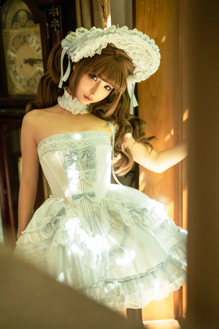 《二月T3订阅《公主裙》｜蠢沫沫 · 31张写真