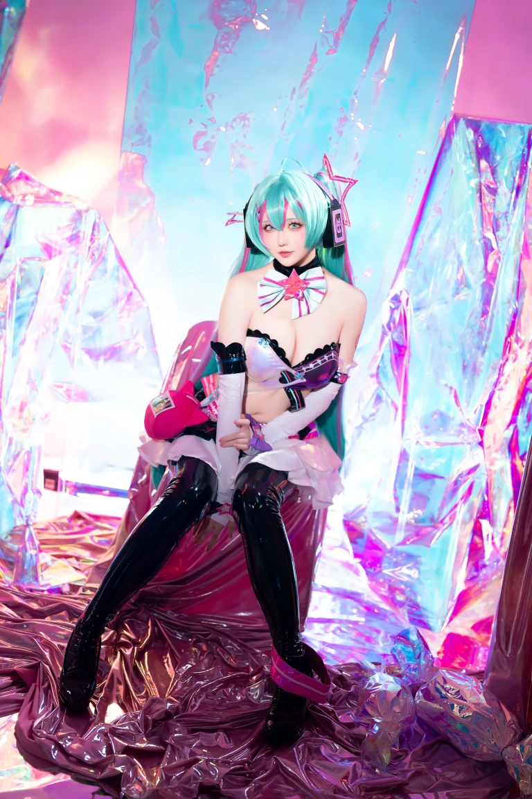 《2024年07月计划B Miku初音未来 喵斯快跑》｜星之迟迟 · 73张写真、1 个视频