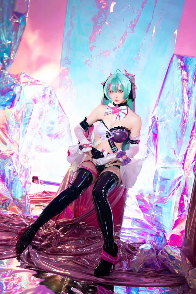 《2024年07月计划B Miku初音未来 喵斯快跑》｜星之迟迟 · 73张写真、1 个视频