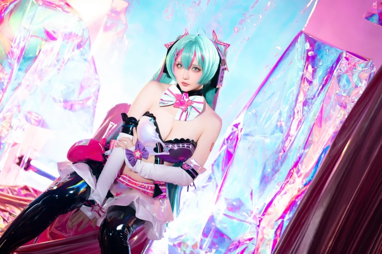 《2024年07月计划B Miku初音未来 喵斯快跑》｜星之迟迟 · 73张写真、1 个视频
