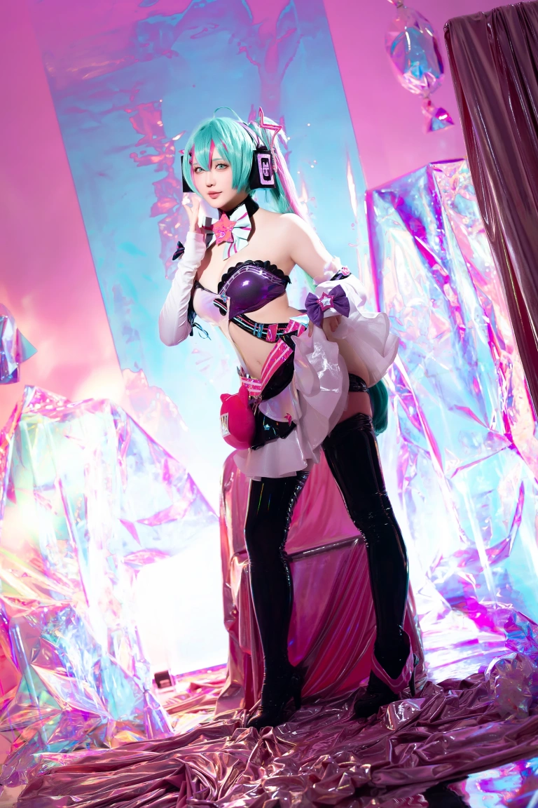 《2024年07月计划B Miku初音未来 喵斯快跑》｜星之迟迟 · 73张写真、1 个视频
