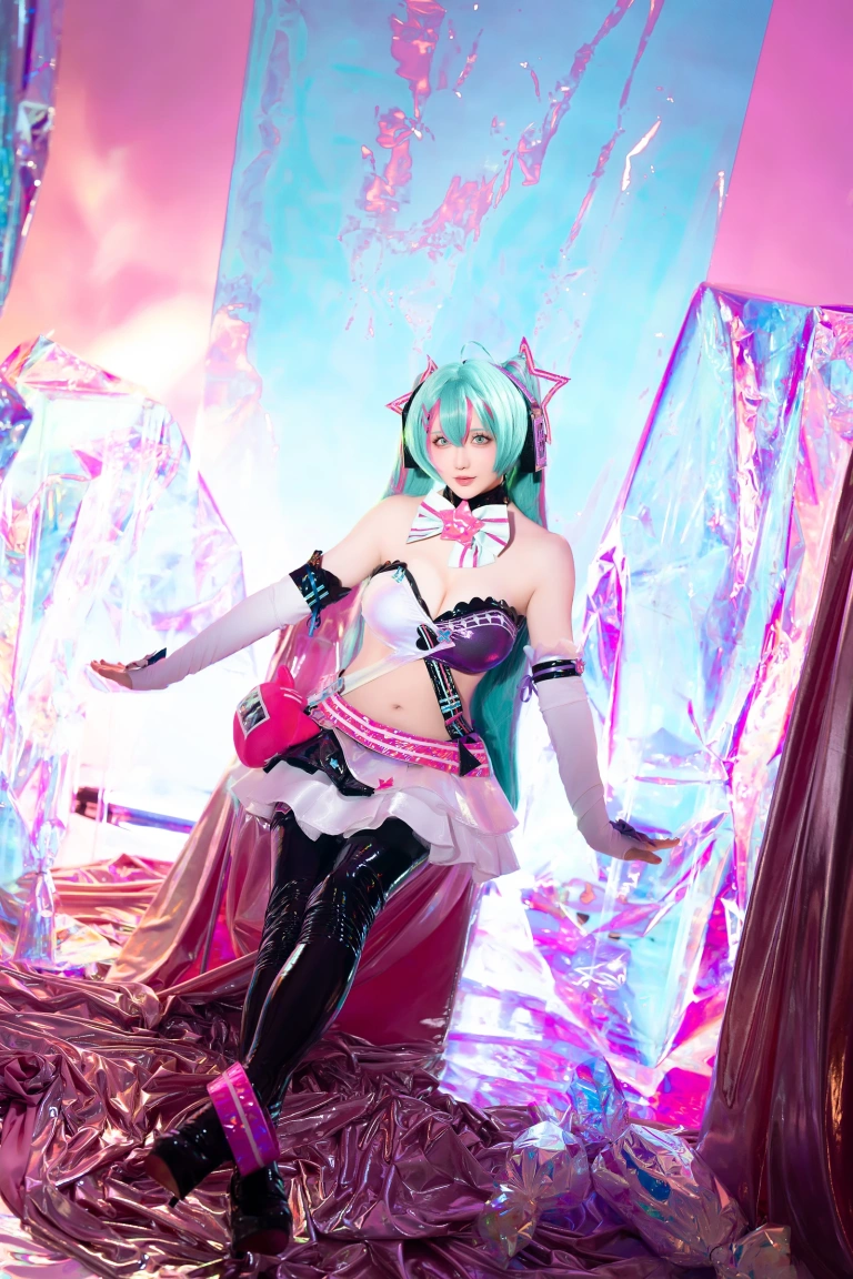 《2024年07月计划B Miku初音未来 喵斯快跑》｜星之迟迟 · 73张写真、1 个视频