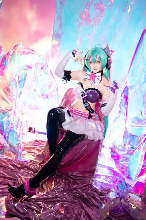 《2024年07月计划B Miku初音未来 喵斯快跑》｜星之迟迟 · 73张写真、1 个视频