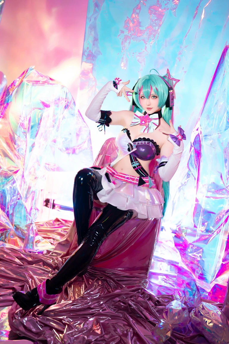 《2024年07月计划B Miku初音未来 喵斯快跑》｜星之迟迟 · 73张写真、1 个视频
