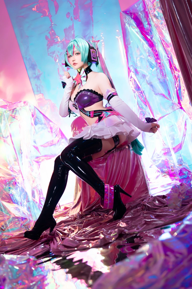 《2024年07月计划B Miku初音未来 喵斯快跑》｜星之迟迟 · 73张写真、1 个视频