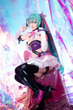 《2024年07月计划B Miku初音未来 喵斯快跑》｜星之迟迟 · 73张写真、1 个视频