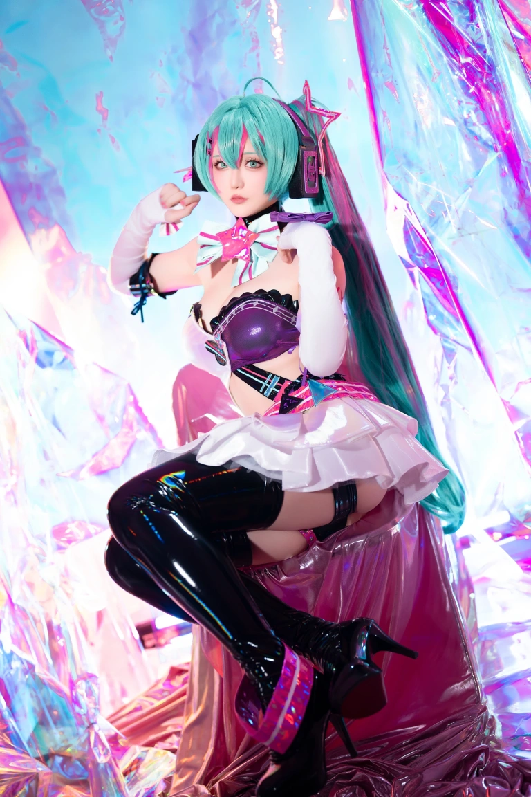 《2024年07月计划B Miku初音未来 喵斯快跑》｜星之迟迟 · 73张写真、1 个视频