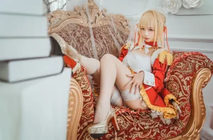 《尼禄女仆》｜雯仔不讲道理 · 20张写真