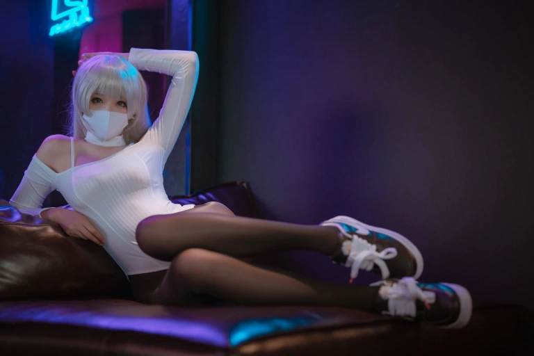 《NO.27 – 高开叉运动鞋 茑》｜轩萧学姐 · 68张写真