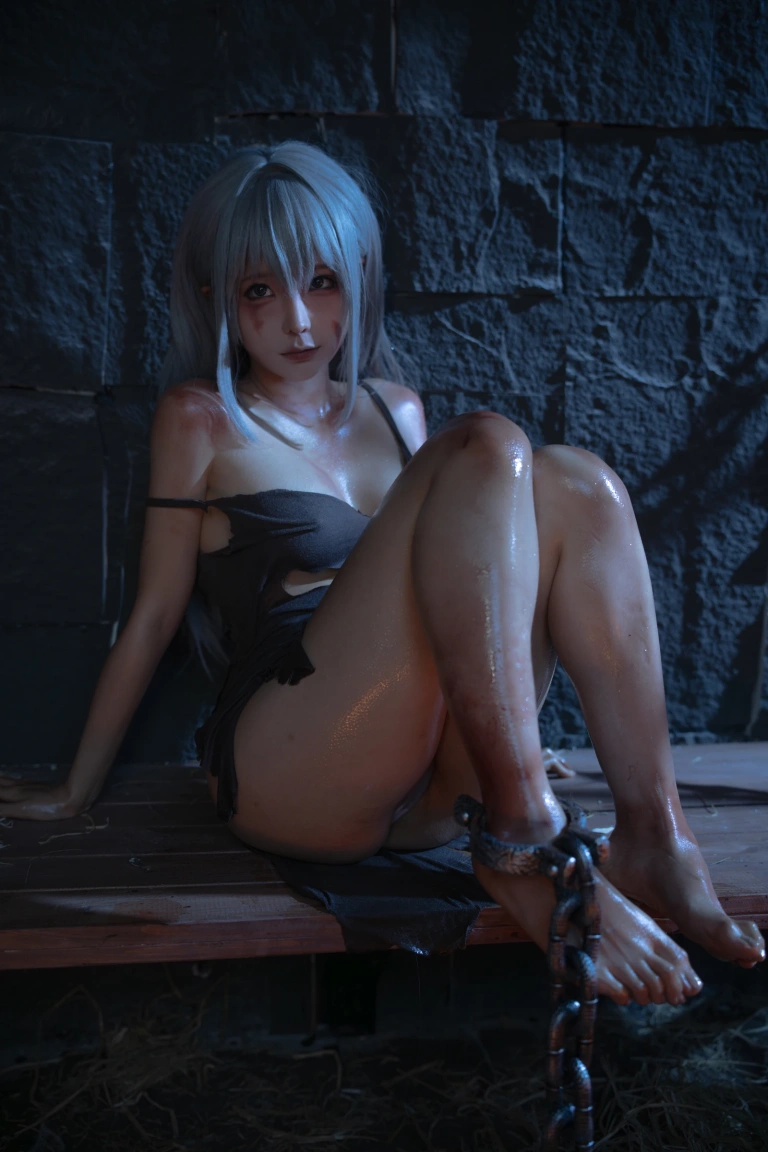 《奴隶少女希尔薇》｜蠢沫沫 · 83张写真、2 个视频